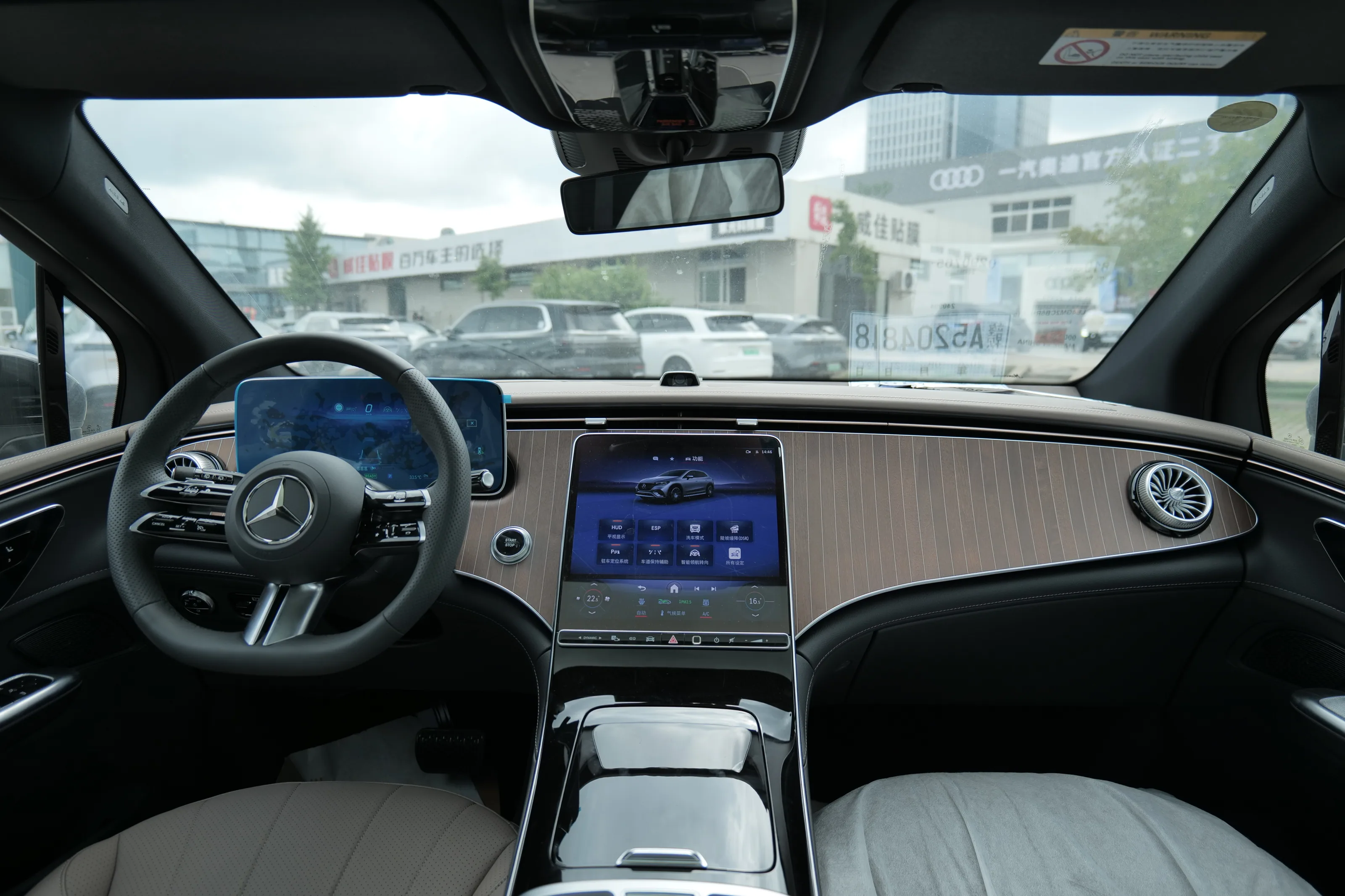 Mercedes-Benz EQE SUV – Black/Brown, with Burmester sound system 13