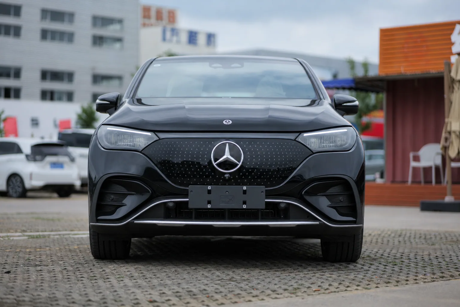 Mercedes-Benz EQE SUV – Black/Brown, with Burmester sound system 2