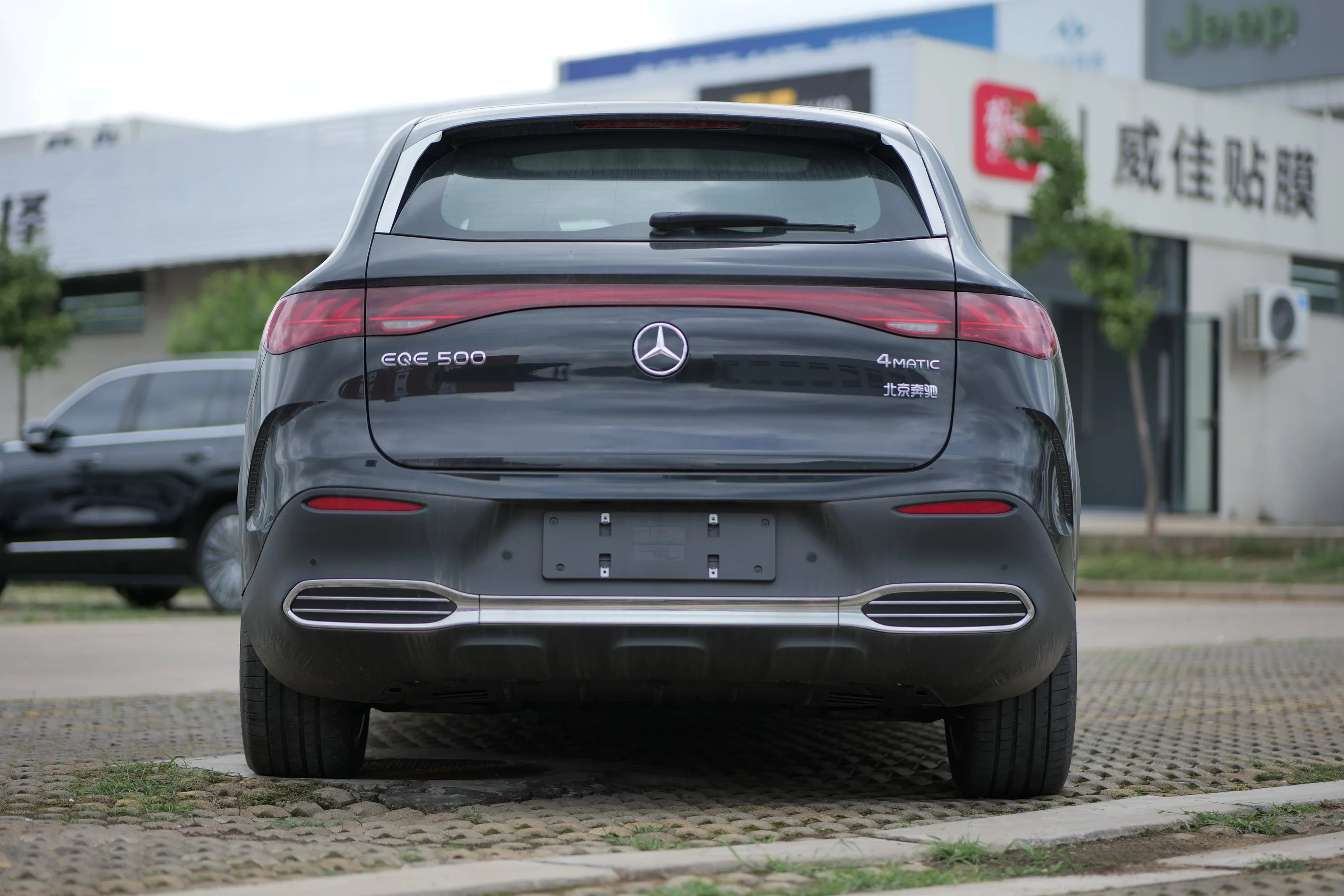 Mercedes-Benz EQE SUV – Black/Brown, base model 2