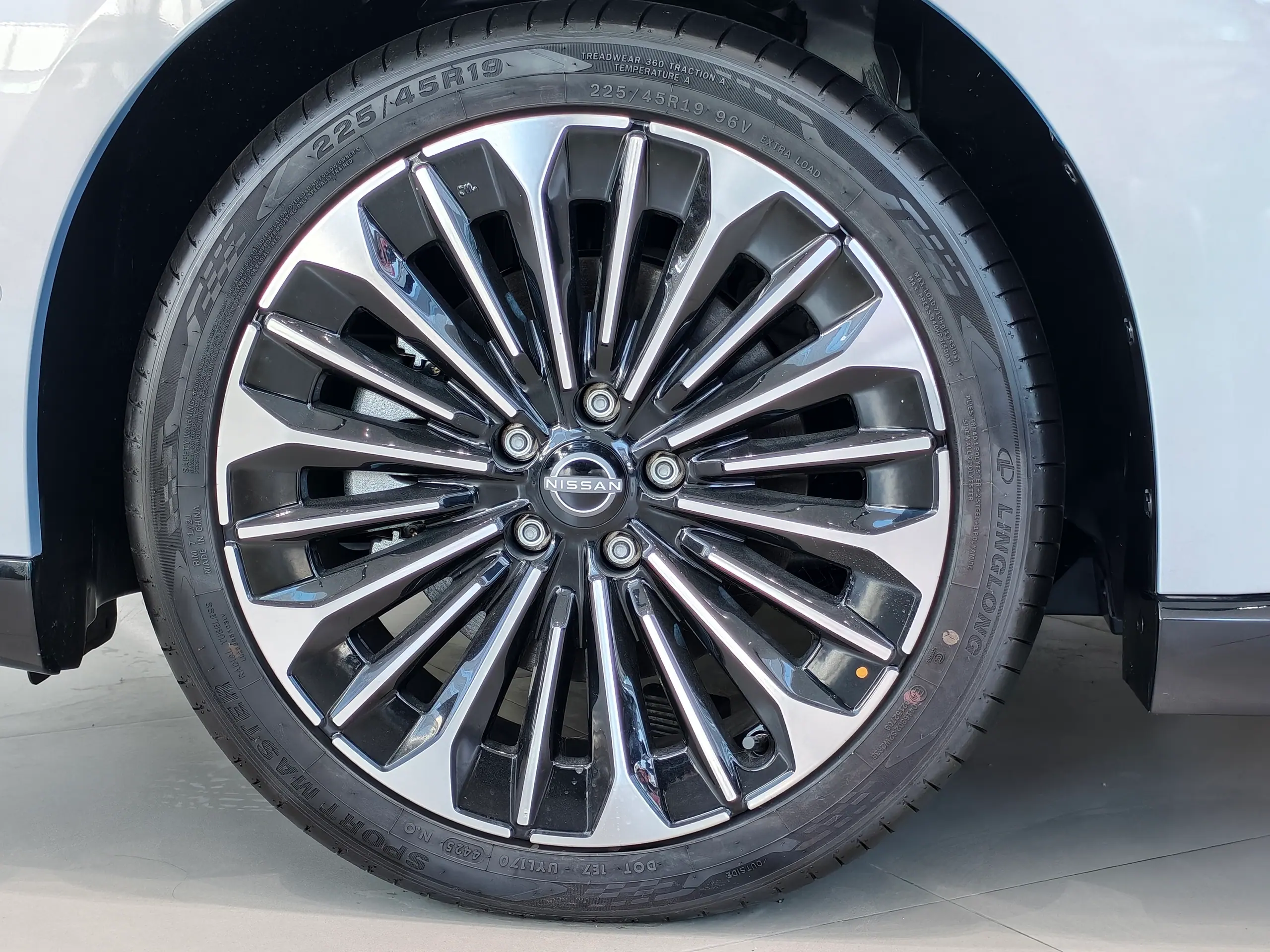 Nissan N7 4